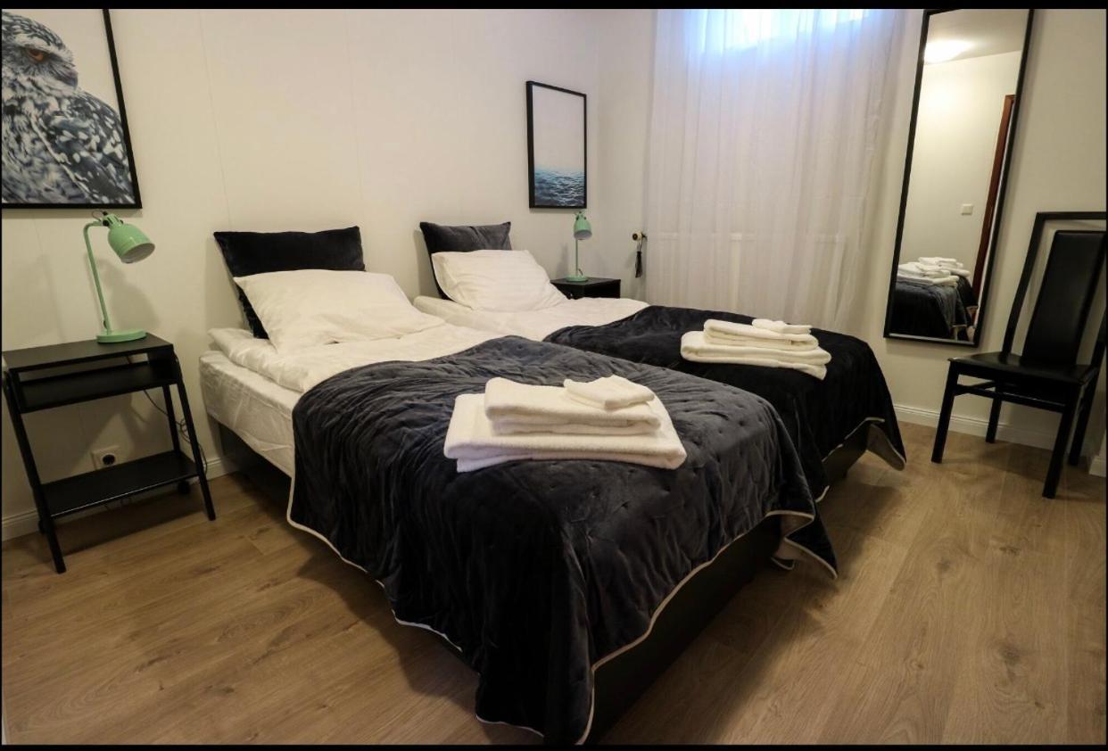 10B Gamla Laeknishusith Hg15108 Hotel Saudarkrokur Bagian luar foto