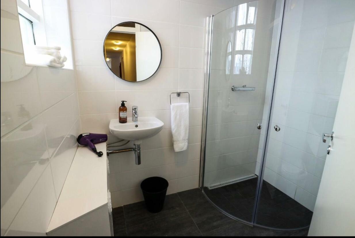 10B Gamla Laeknishusith Hg15108 Hotel Saudarkrokur Bagian luar foto