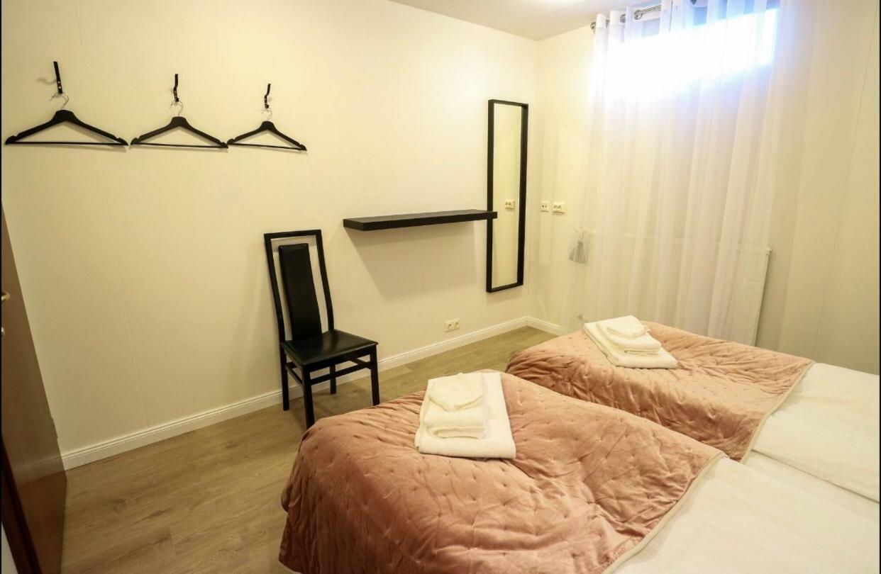 10B Gamla Laeknishusith Hg15108 Hotel Saudarkrokur Bagian luar foto